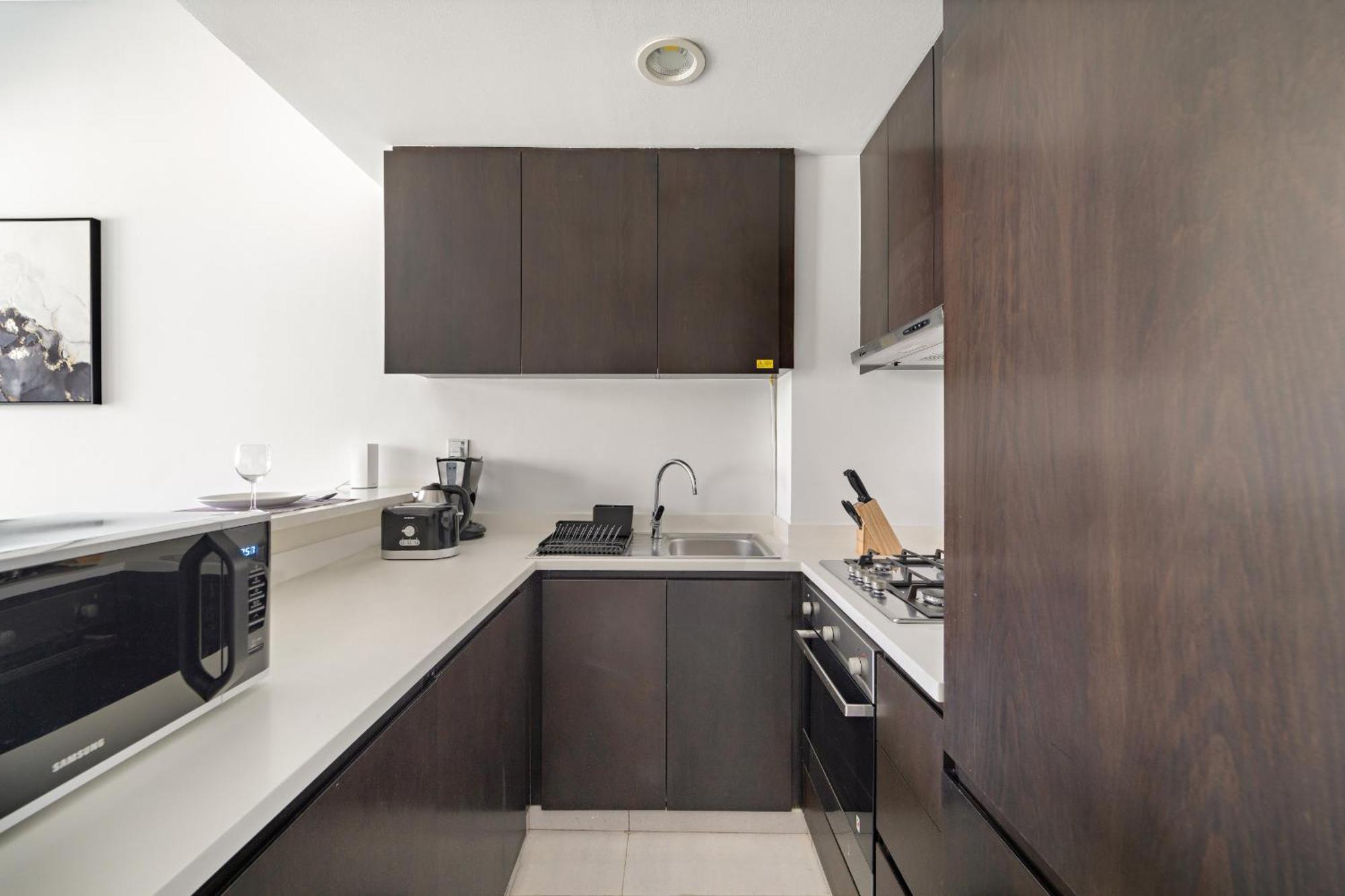 Vayk - Modern 1 Bd In Business Bay *