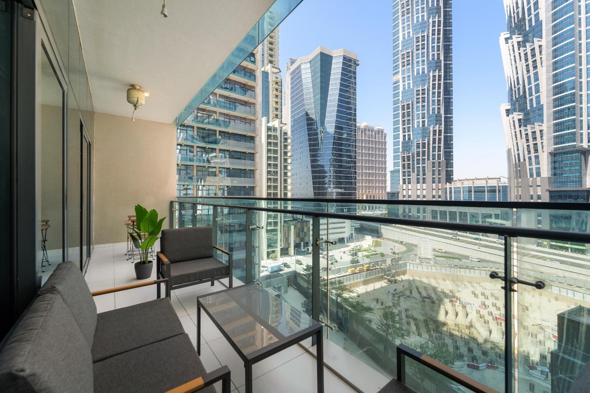 Vayk - Modern 1 Bd In Business Bay *